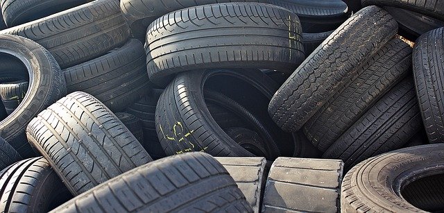 タイヤの処分費用で得する方法・損する方法！買取れるタイヤの見分け方