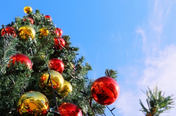 クリスマスツリーの捨て方！クリスマス用品の処分方法も解説