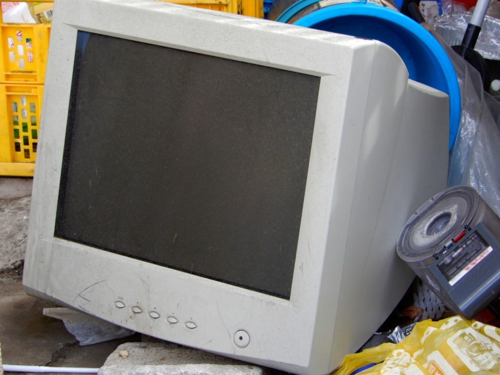 パソコンモニターは粗大ゴミ・一般ゴミでの廃棄処分不可