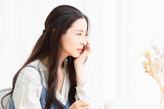 遺品整理がつらい時は人に頼る！業者の選び方や悲しい時の対策も解説