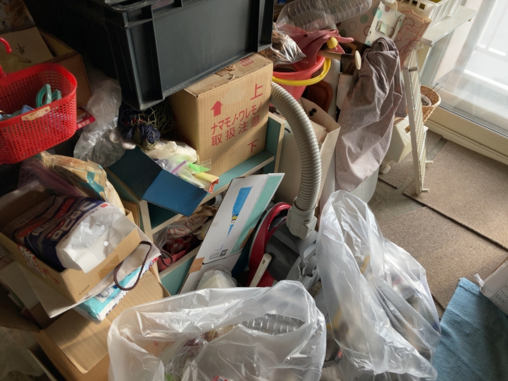 ゴミ屋敷で子供がいる家庭を通報するとどうなるのか