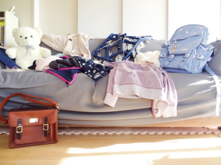 ゴミ屋敷になる女性の7つの特徴・性格｜心理的な原因や改善策も解説