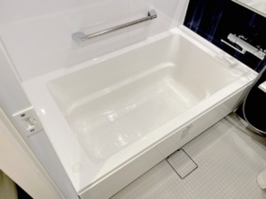 バスタブ（風呂・浴槽）の回収・処分方法は？解体費用や処分費用を解説！