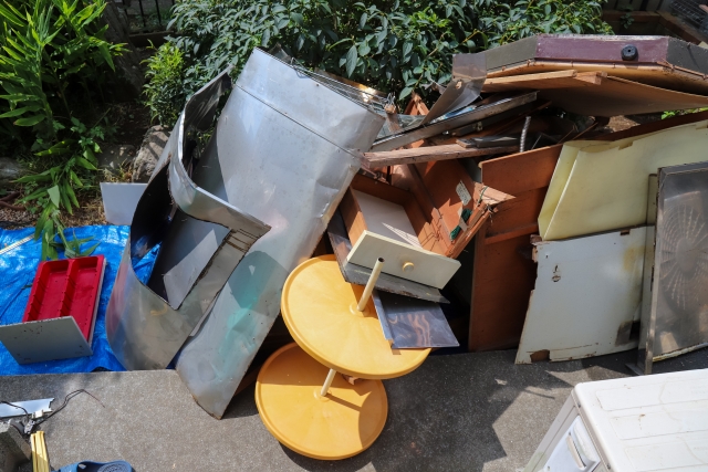 ゴミ屋敷状態の家を解体する流れ