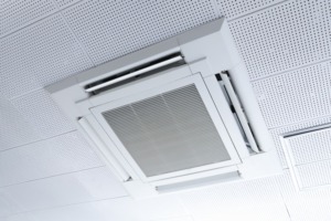 業務用エアコンの処分方法と費用|フロン回収・産廃手続きも解説