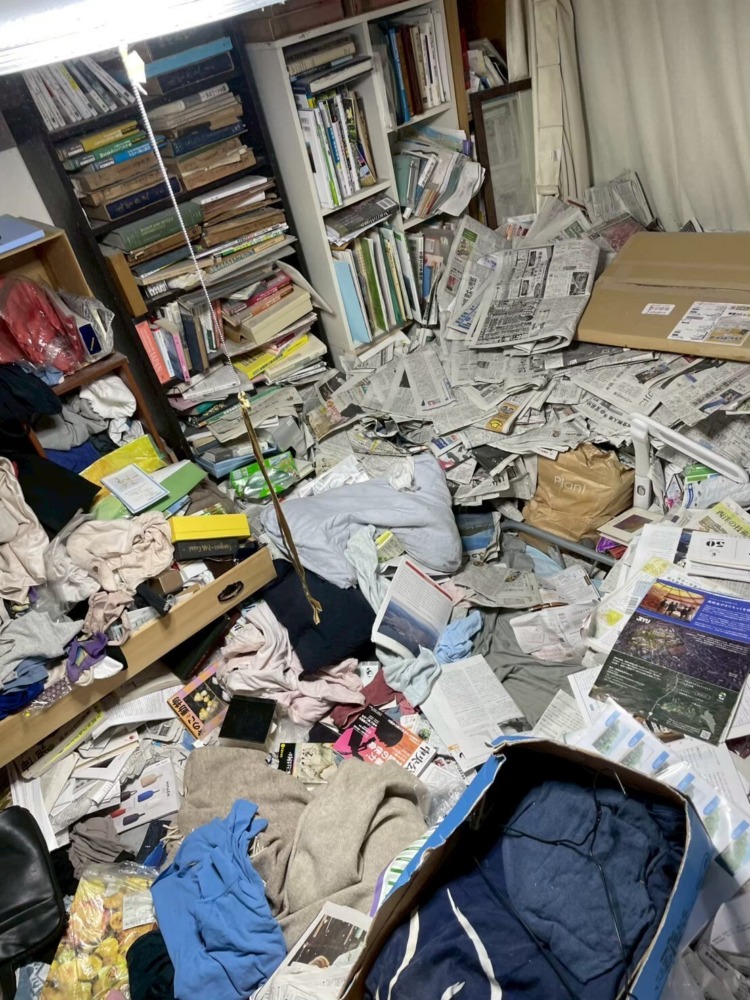 ゴミ屋敷清掃前の様子①